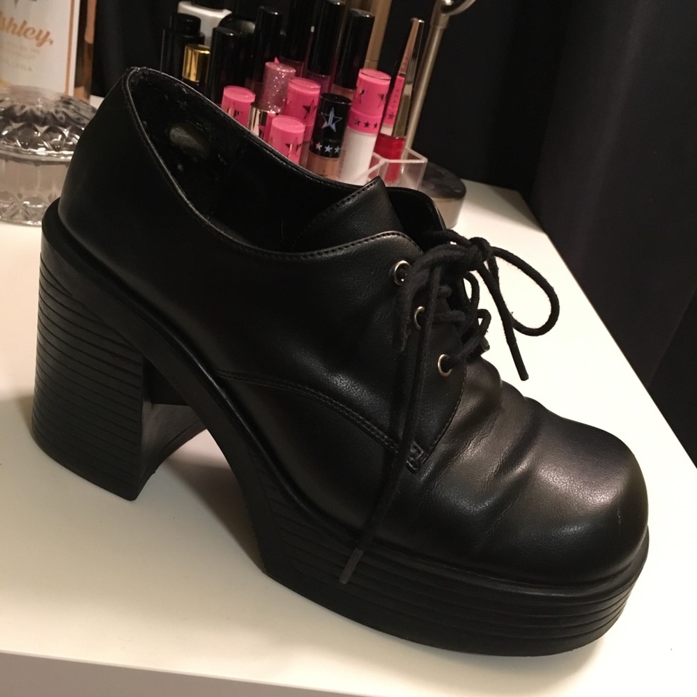 Vintage 90’s goth platform Mary Jane heels